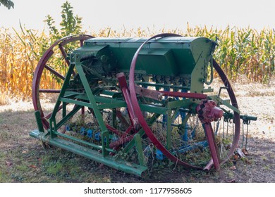 Old Sowing Machine Green, Historical