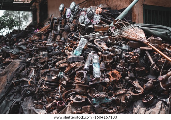 Old Spare part engine\
Waste
