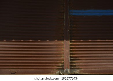 412 Stall shutter Images, Stock Photos & Vectors | Shutterstock