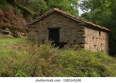 Old stone hut at the hiking track from Pido to Las Ilces in national park Picos de Europa in Cantabria,Spain,Europe
				
