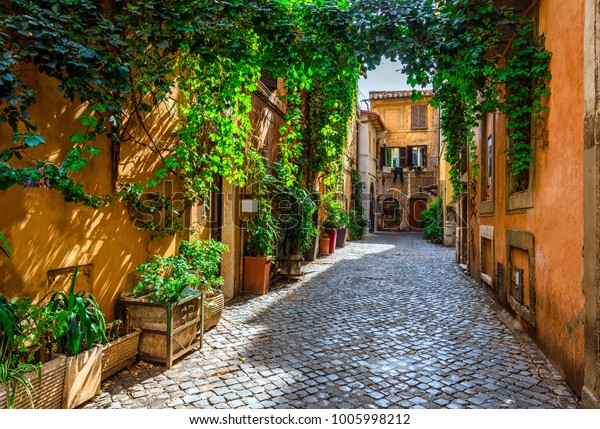 イタリア ローマ トラステヴェレの古い通り トラステヴェレはローマの中の1つで イタリアのラツィオ ローマのティベル川西岸に位置する ローマの建築と目印 の写真素材 今すぐ編集