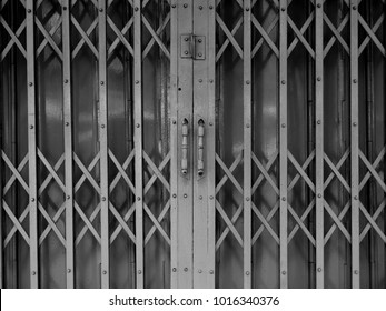 accordion gate door