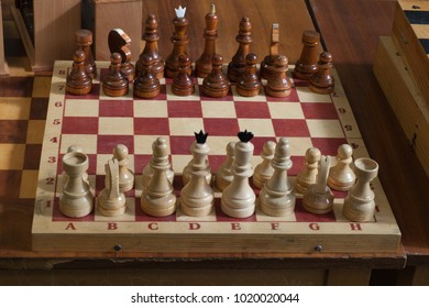tablero ajedrez de madera con stock 593853917 | Shutterstock