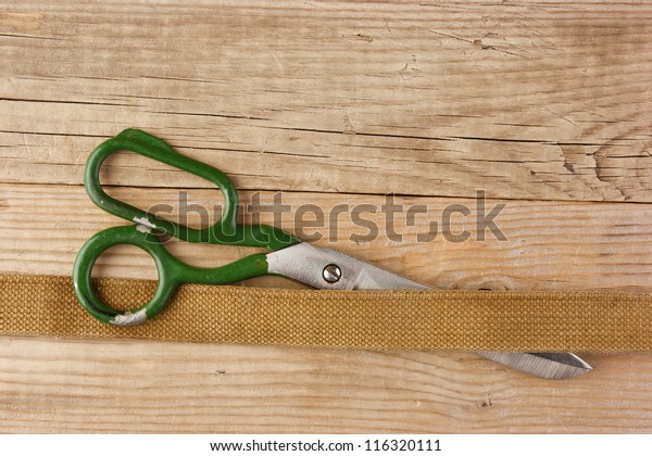 old\
tailor scissors and belt on the wooden\
background