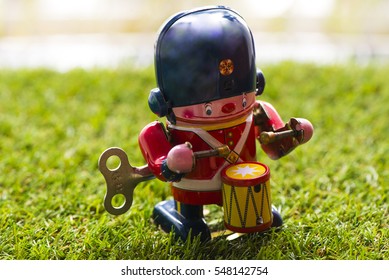 Old Tin Classic Toy Drummer, Vintage Wind Up Mechanical Soldier Drummer Clockwork Tin Toy