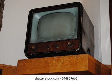 Old TV, 1950 In A Bar In Poppi