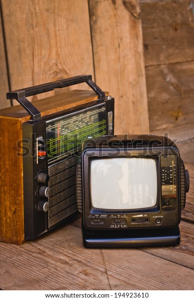 old TV and\
receiver