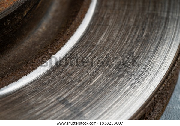 Old used car rotor\
brake disc, close up