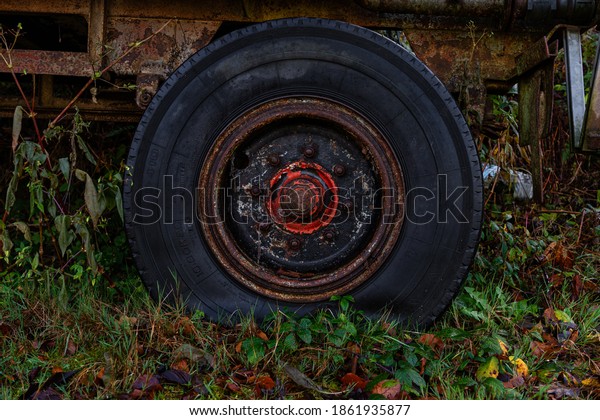 Old used rusty car rim\
