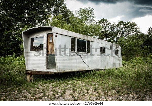 Old\
Vintage Abandoned Mobile Home Trailer House\
Camper