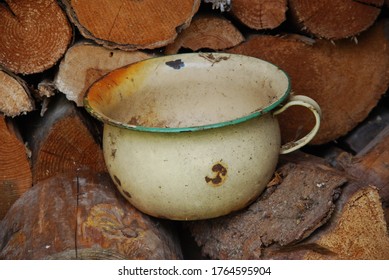 Old Vintage Enamel Chamber Pot.