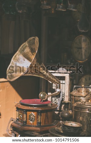 Old vintage gramophone/ record player at an antique shop in an outdoor market stall, Chor Bazaar, Mumbai, India