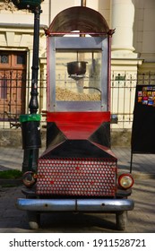 Old Vintage Popcorn Cart, Mobile Popcorn Vendor Truck.