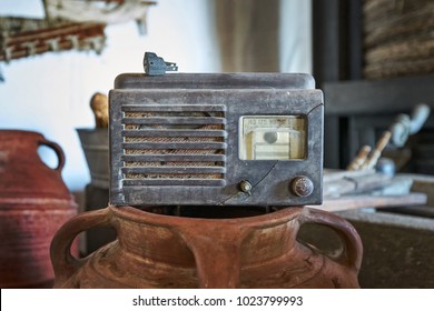 Old Vintage Radio Receiver