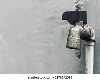 The Old Water Faucet Is Not Used