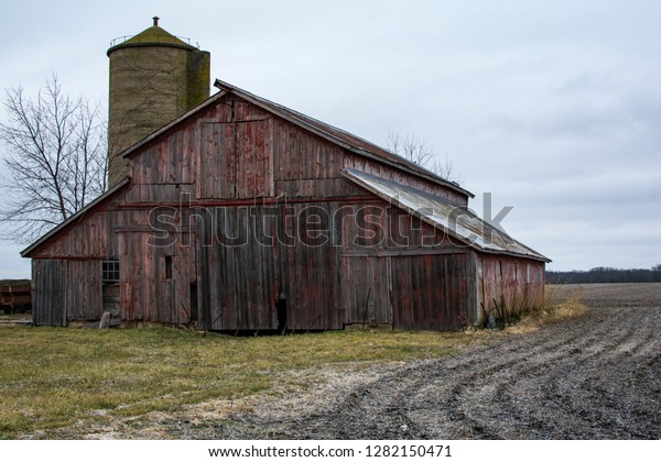 Old Weathered Barnoutbuildings On Rural Midwest Stock Image