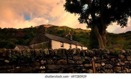 Old Welsh Farmhouse Stock Photo 697283929 | Shutterstock