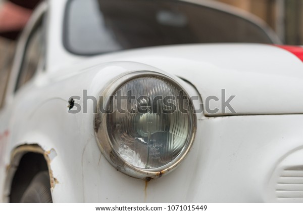 old white car\
lamp
