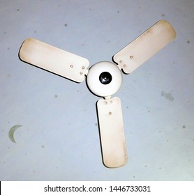an old white ceiling fan