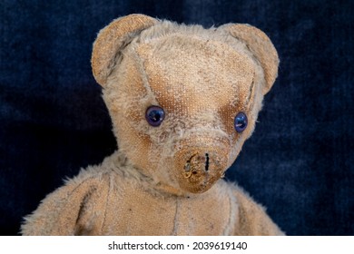 Old White Vintage Teddy Bear, Close-up Of Face