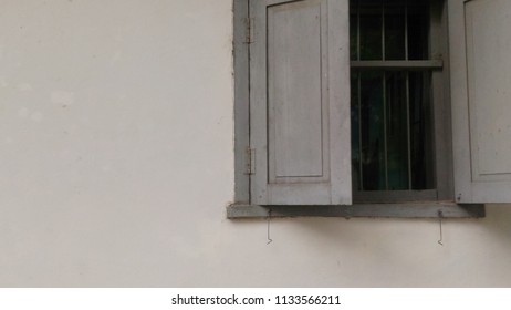 the old window frame