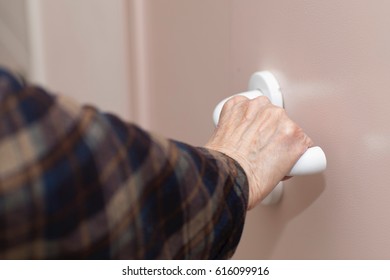 Old Woman Of 80 Years Old Wants To Open A Door.