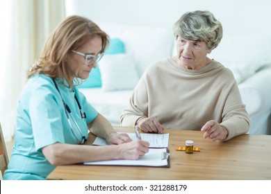 Old woman is asking her trusted doctor about new drugs