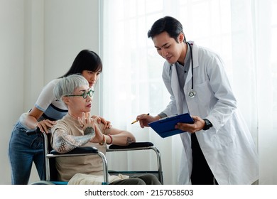 Old Woman Patient And Daughter To Enter Into A Health Insurance Contract At The Doctor's Office. Doctor. Health Insurance Policy. Caring For The Elderly Medicine And Disease Treatment