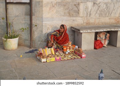 An Old Woman Sitting On Indian Street Market And Selling Colorful Bangles. Lady Selling Bangles On The Streets Of Udaipur City. : Udaipur India - June 2020. VGT