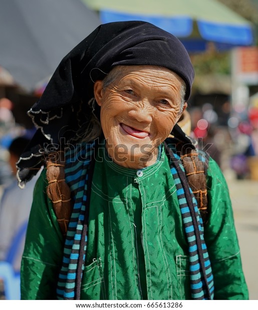 old woman traditional dresses