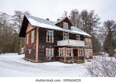 Old Wooden Building Located In Estonian Open Air Museum. Before Museum (before 20th Century) The Owners Used To Be Rich Family From Switzerland. Nice Architecture From The Alps. Big Windows