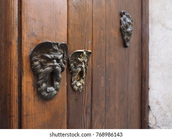Man Knock Door Images Stock Photos Vectors Shutterstock