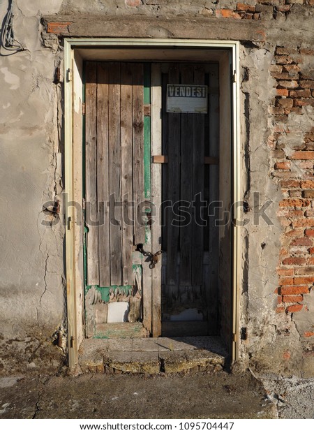 Old Wooden Door Sign Sale Vendesi Stock Photo Edit Now 1095704447