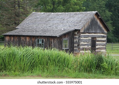 Old Wooden Farm House Stock Photo 555975001 | Shutterstock
