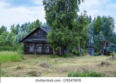 Old wooden house. Abandoned, lonely peasant house. - Shutterstock ID 1781475878