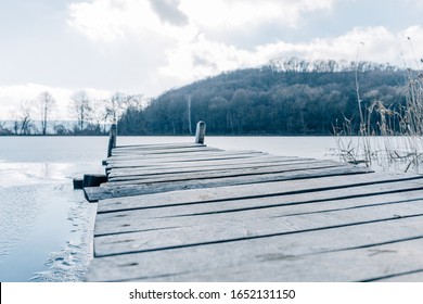 Gefrorener See Bilder Stockfotos Und Vektorgrafiken Shutterstock