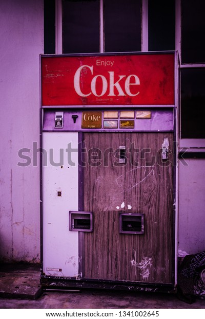 Older Coke Vending Machine 1970s 1980s Stock Photo Edit Now