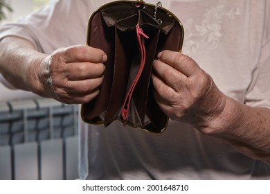 The Older Woman Counts The Money. An Elderly Woman Caucasian Old Woman Gray-haired Grandmother Takes Money Out Of Her Purse And Counts It. Old Hands Hold Bills. 