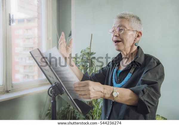 Older woman opera\
singer