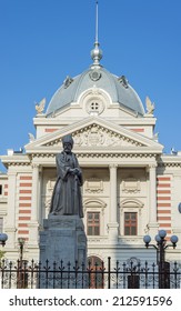 Oldest Hospital In Bucharest With Statue Of The Founder Mihai Cantacuzino In Front, Dating From 1704, Coltea Was Built On Land Belonging To Boyar Family Vacaresti Of Wallachia (now Part Of Romania).