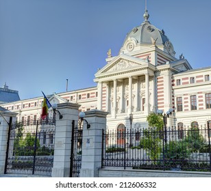 Oldest Hospital In Bucharest With Statue Of The Founder Mihai Cantacuzino In Front, Dating From 1704, Coltea Was Built On Land Belonging To Boyar Family Vacaresti Of Wallachia (now Part Of Romania).