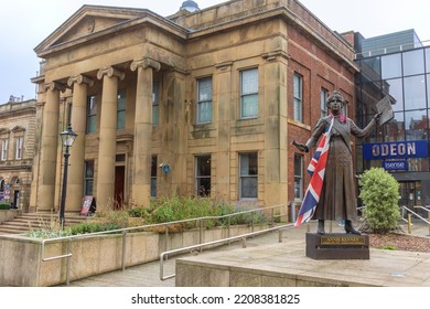 Oldham, England - September 12, 2022: Bronze Statue Of Annie Kenny Political Activist And Homegrown Suffragette For The Women's Social And Political Union In The Centre Of Oldham, England.