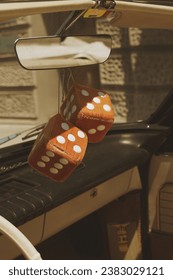 Oldtimer dices as interior 🎲