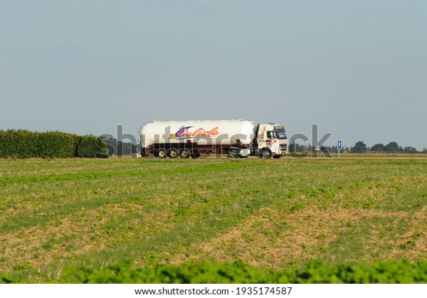 Olivet, France - 13 mars 2021 : food transport for\
truck on country road