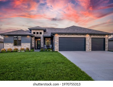 Omaha, Nebraska USA - 5-6-21: Real Estate Twilight Sunset Photo Of A Luxury Ranch Style Home In Omaha Nebraska