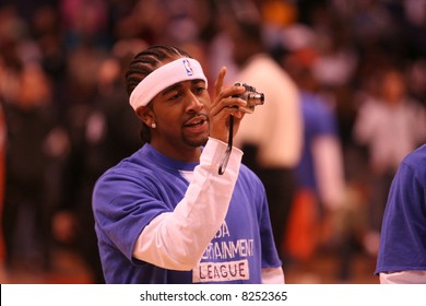 Omarion Playing In Phoenix Celebrity Basketball Game Taking Pictures