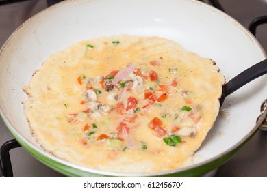 Omelet Preparation : Flipping The Omelet