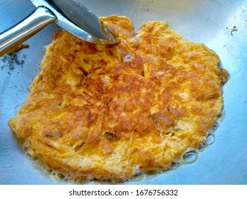 Omelette In A Pan,Making Omelette