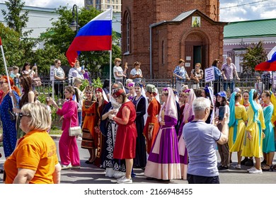 Omsk, Russia. June 12, 2022. Russia Day. A Group Of Representatives Of The Armenian Diaspora.