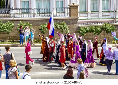 Omsk, Russia. June 12, 2022. Russia Day. A Group Of Girls-representatives Of The Armenian Diaspora.